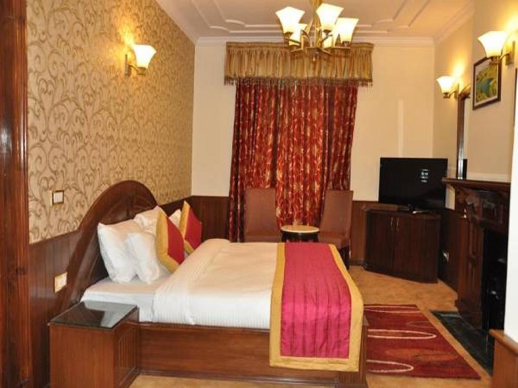 Hotel Southgate Шимла Экстерьер фото